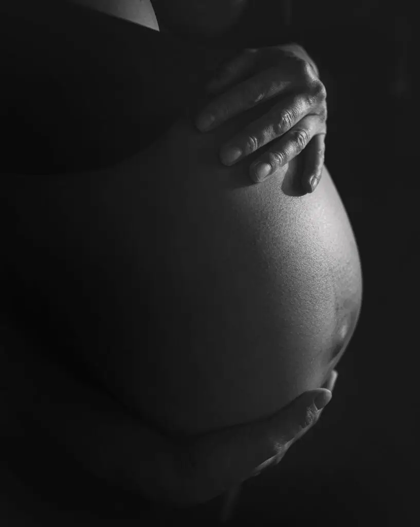 Maternity photography in Amsterdam by Olalab – natural and artistic portraits