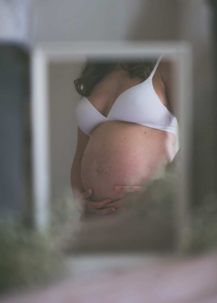 OLA LAB maternity posing