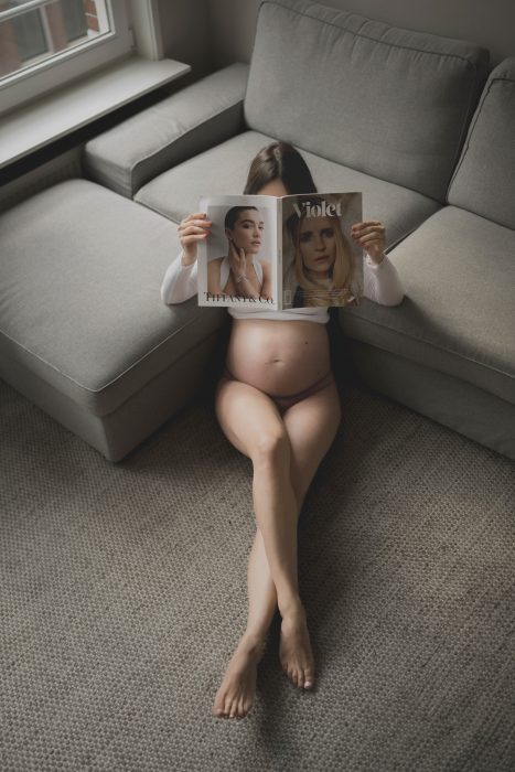 pregnancy photoshoot Netherlands, professionele zwangerschapsshoot Amsterdam, natural light maternity portraits, emotionele portretten, creative family photography, Ola Lab, Maternity Photoshoot at Home